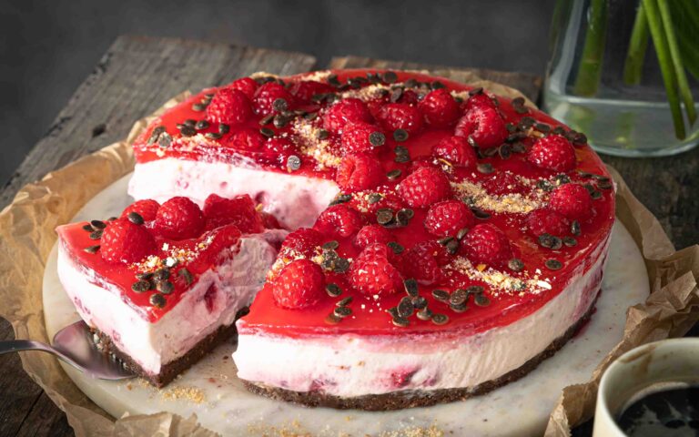 Nutella Torte ohne Backen mit Himbeeren